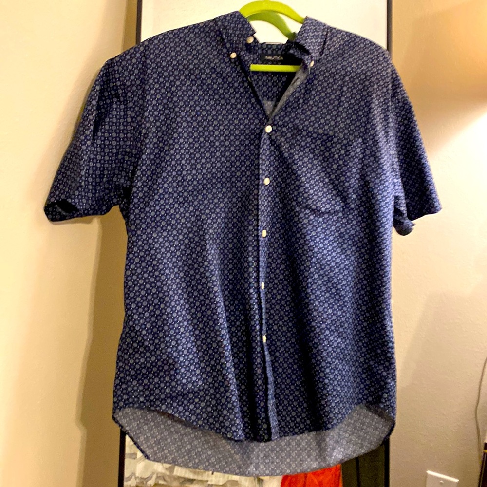 Men’s like new Nautica button down shirt
